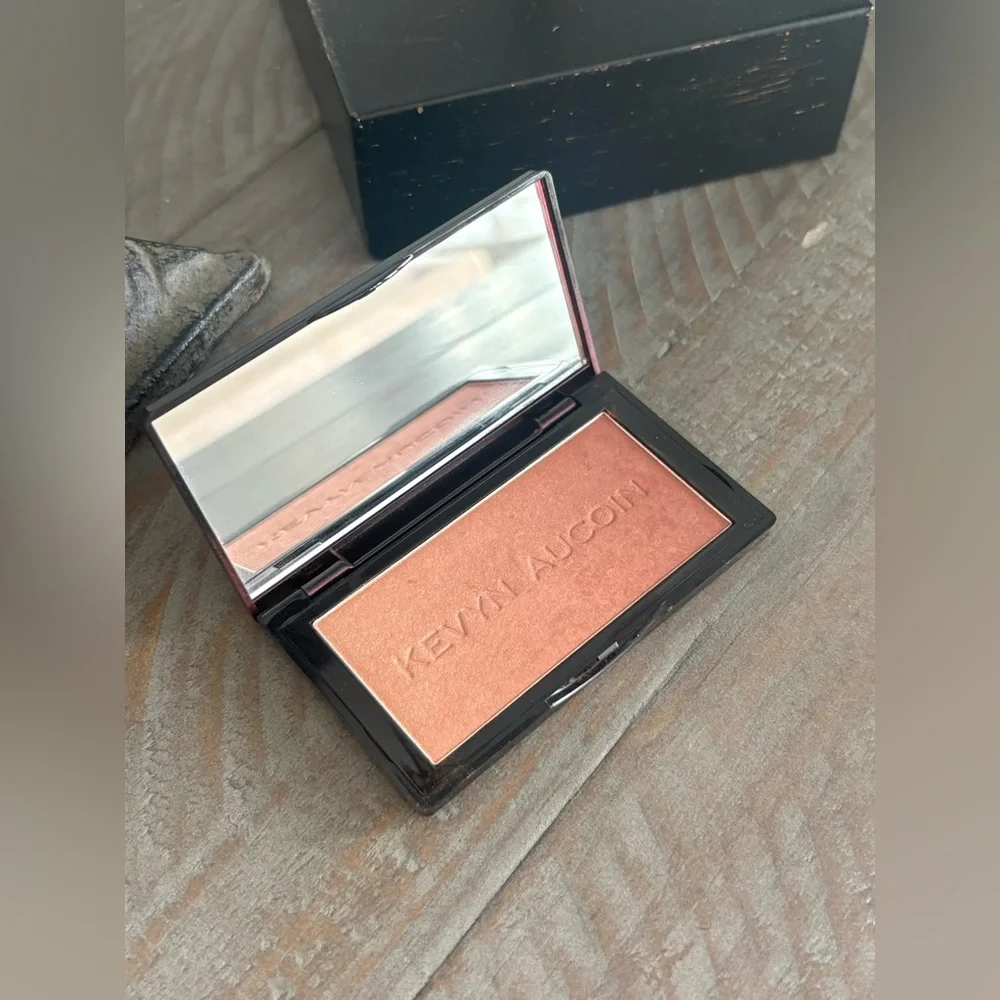 Kevyn Aucoin - The Neo Bronzer - Sundown Deep - Picture 3 of 6